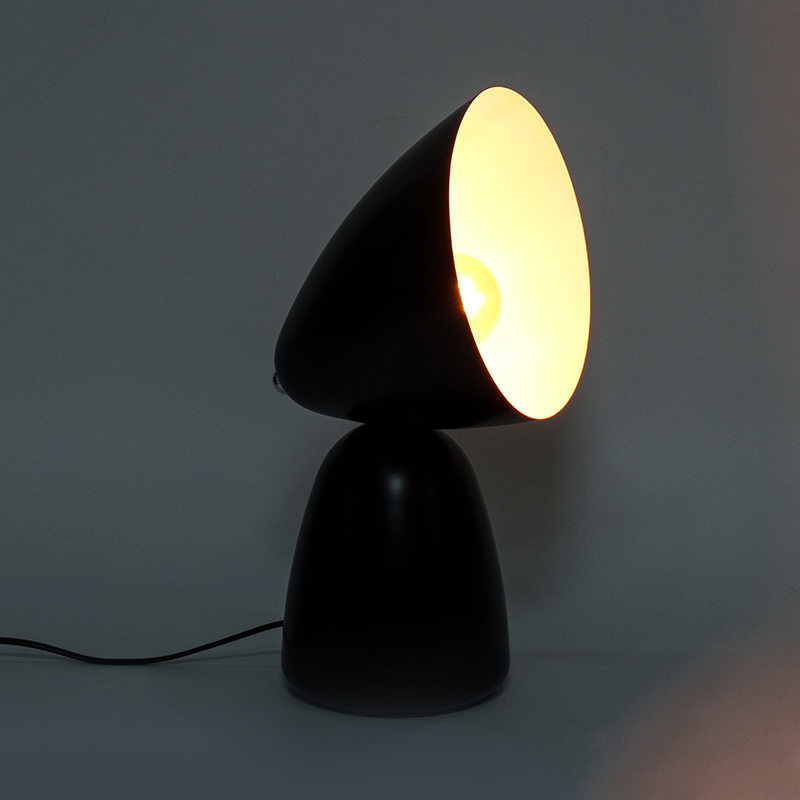 Simple retro metal table lamp