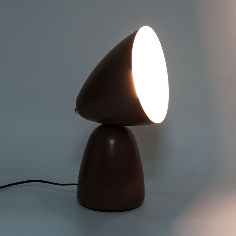 Simple retro metal table lamp