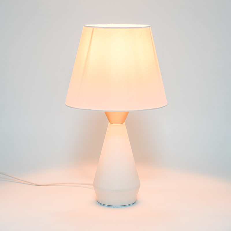 Retro European Metal Bedside Lamp