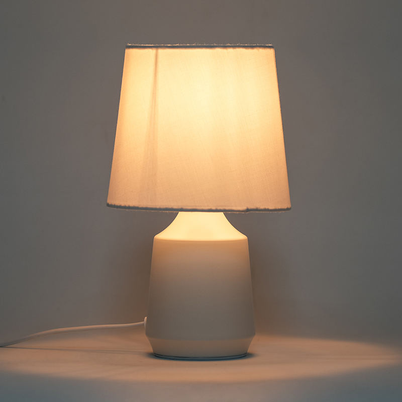 Metal simple table lamp