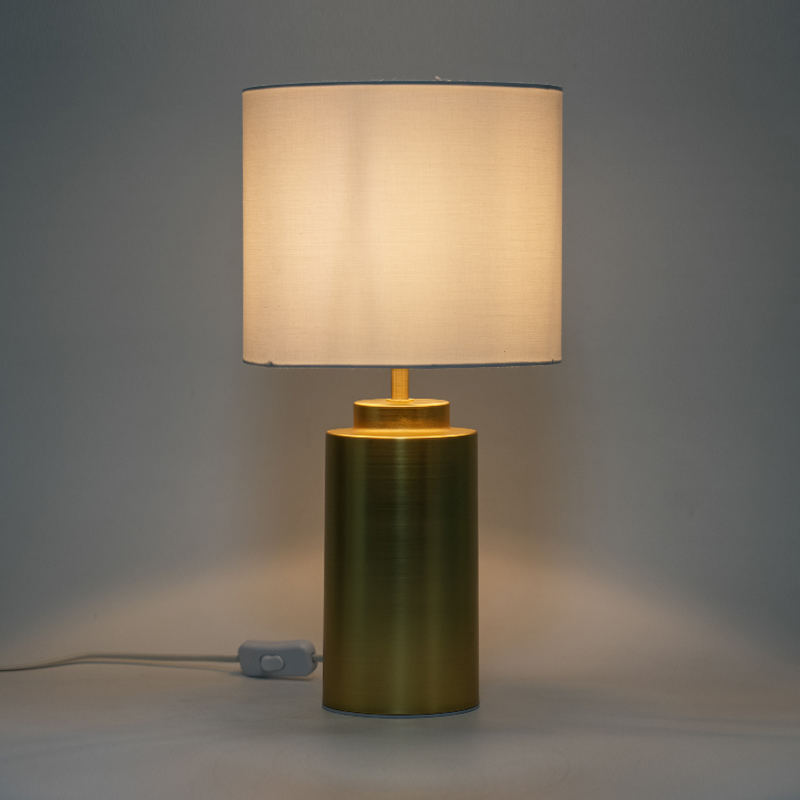 Simple And Atmospheric Metal Table Lamp